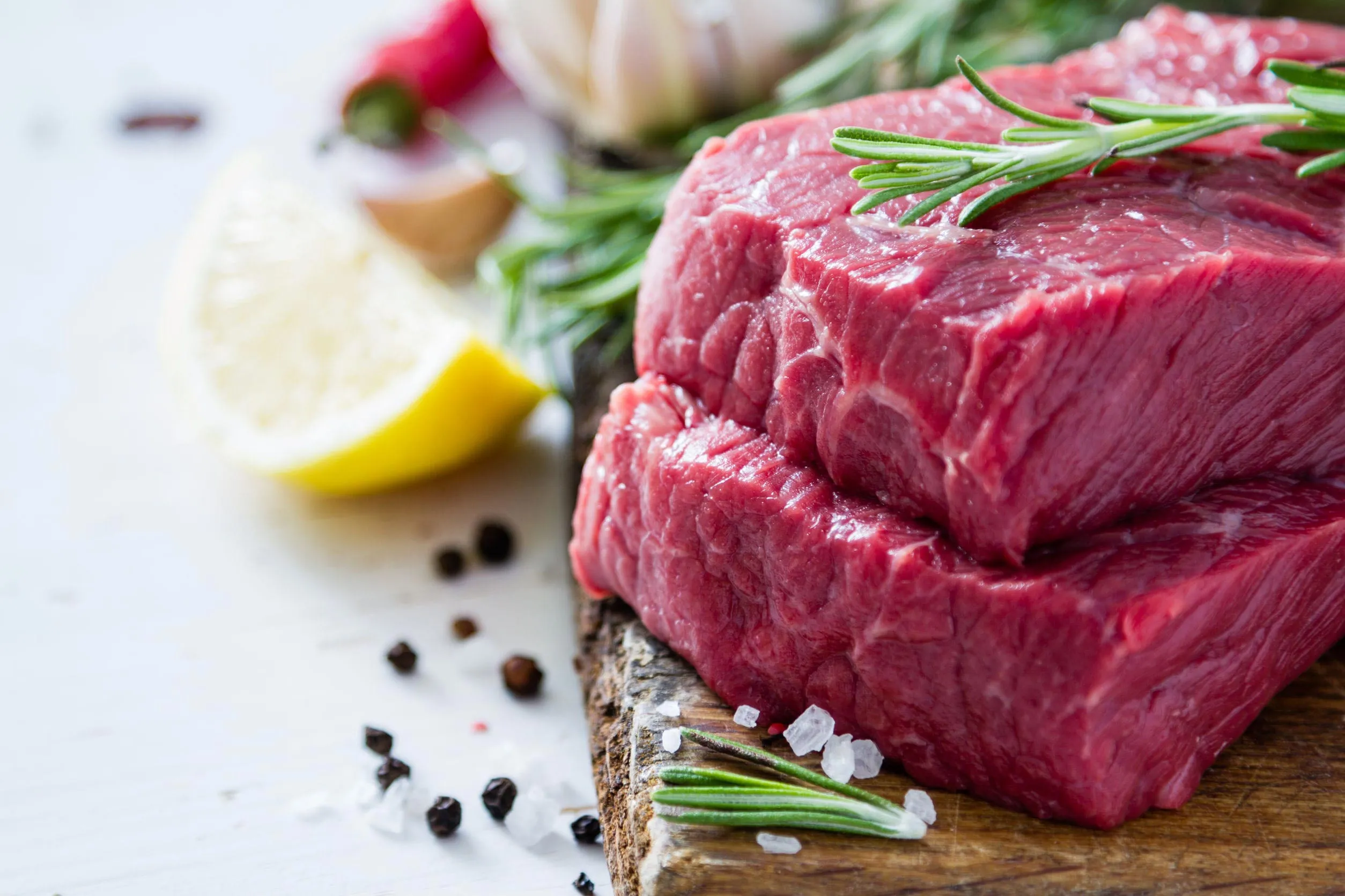 Беларусь нарастила экспорт мясной продукции в Казахстан чуть ли не вдвое. А в ноябре "мясной" поезд отправится в КНР